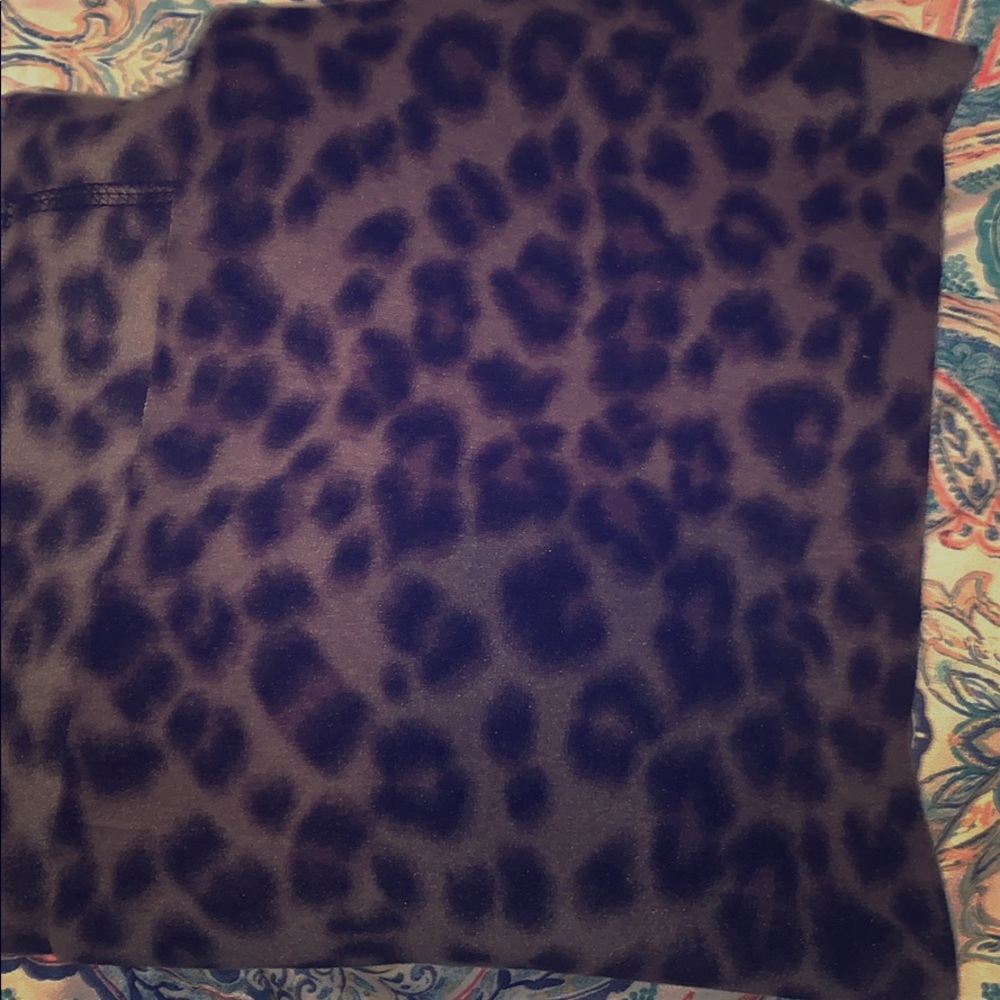 Soft leopard print scarf.